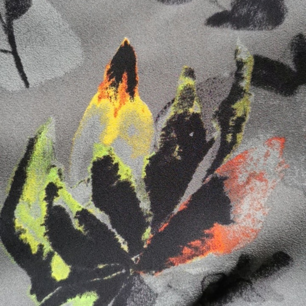 Babaton Aritzia Floral Gray Camisole Top size Small PTP 18" - Picture 8 of 8
